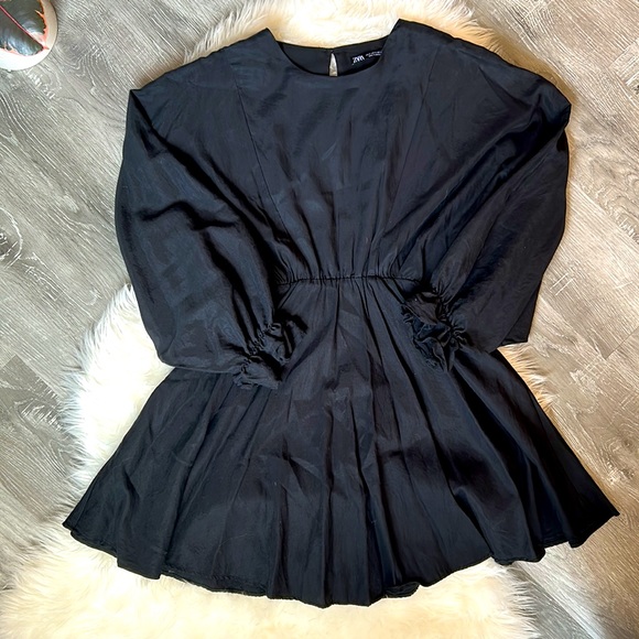 Flouncy, bouncy mini dress from Zara - Picture 2 of 5